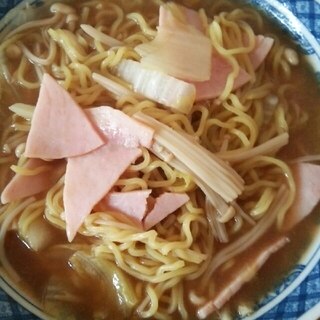 白菜、えのき、ハムのラーメン